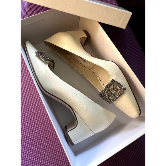 $1315 Manolo Blahnik Pumps Silieraso Silk Crystal Ornament Size 37 NEW Heels - Picture 1 of 13